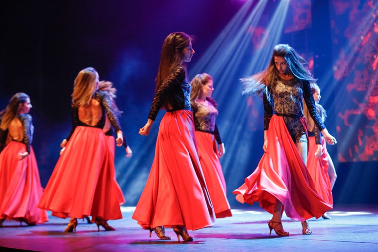 Tribe Dance Hold Your Dream 